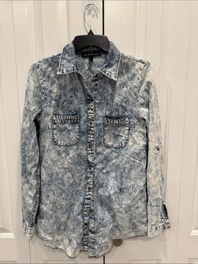 Derek Heart Acid-Wash Blue Denim Button-Down Shirt